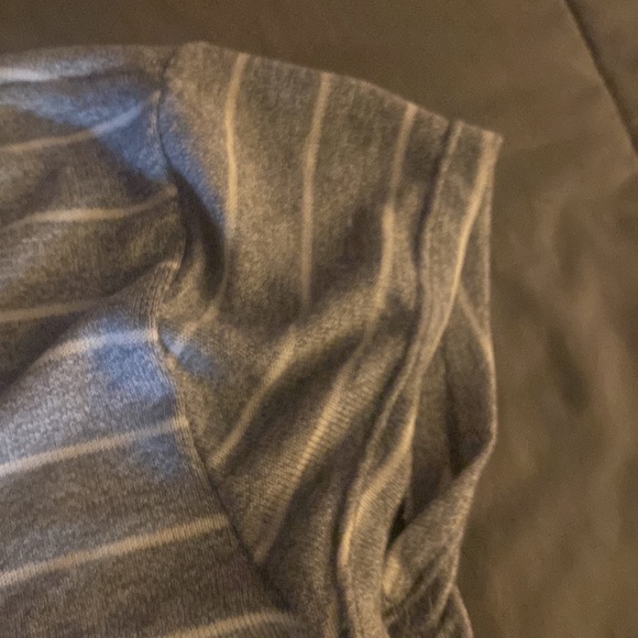 Women’s short sleeve shirt size large - Picture 5 of 6